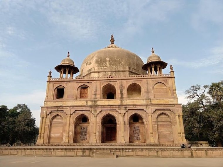 Khusrau Bagh-4
